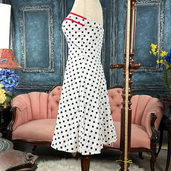 Small flirty polkadot dress, peeking petticoat fun! - Picture 4 of 13